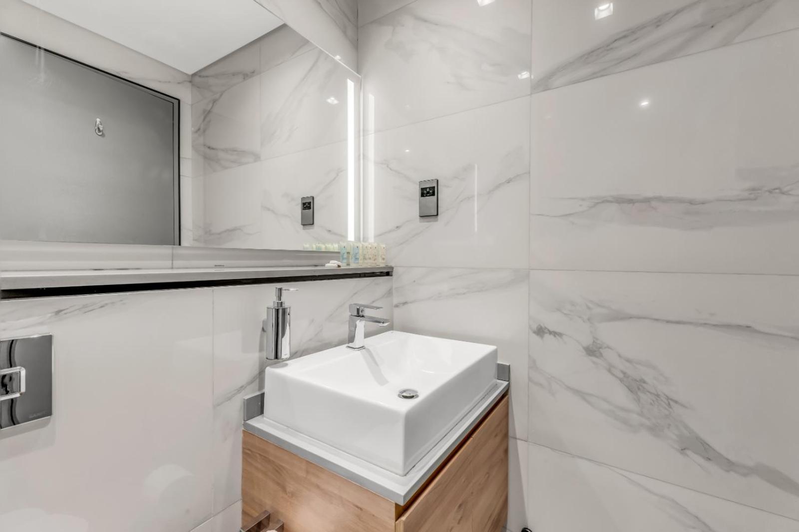 Lux 5 Min From Mall And Burj Khalifa Apartment *